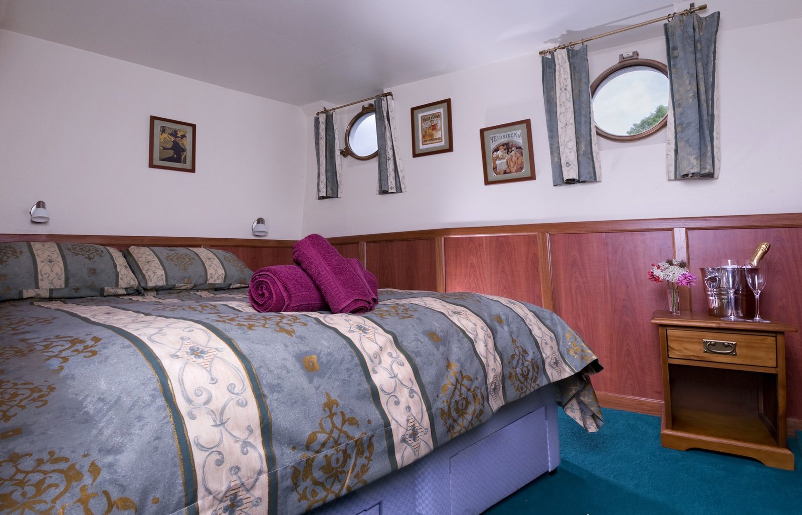 Twin-bed stateroom aboard the hotel barge L'Art de Vivre, photographed in 2009