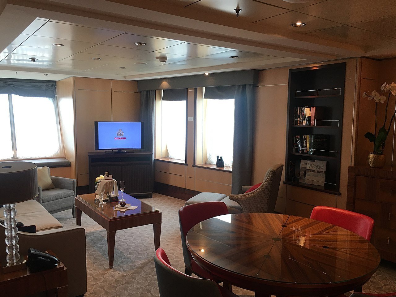 Sitting area in a Queen Mary 2 stateroom, photographed in 2017