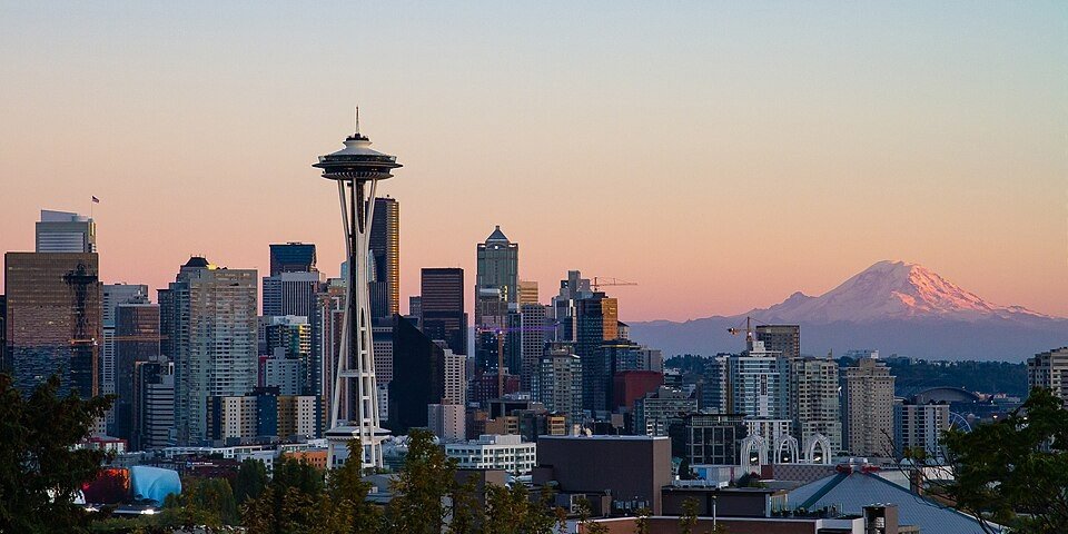 Seattle skyline and Mount Rainier seen from Kerry Park at sunset